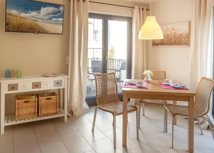 Ostseebad, Sellin, Ferienwohnung, Villa Baltic شقة *